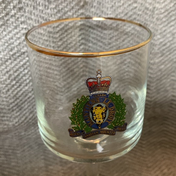 RCMP goblet/glass - Picture 2 of 4